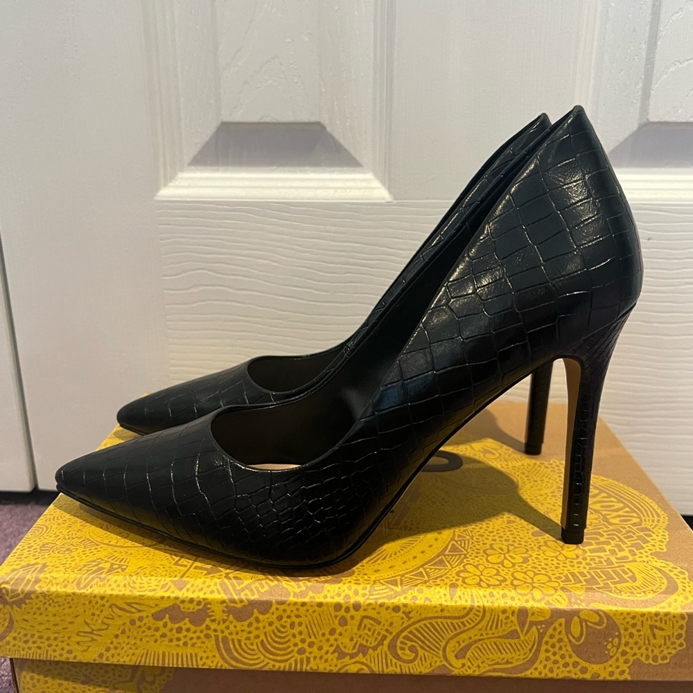 New Sexy Black Croc-Embossed Stilettos